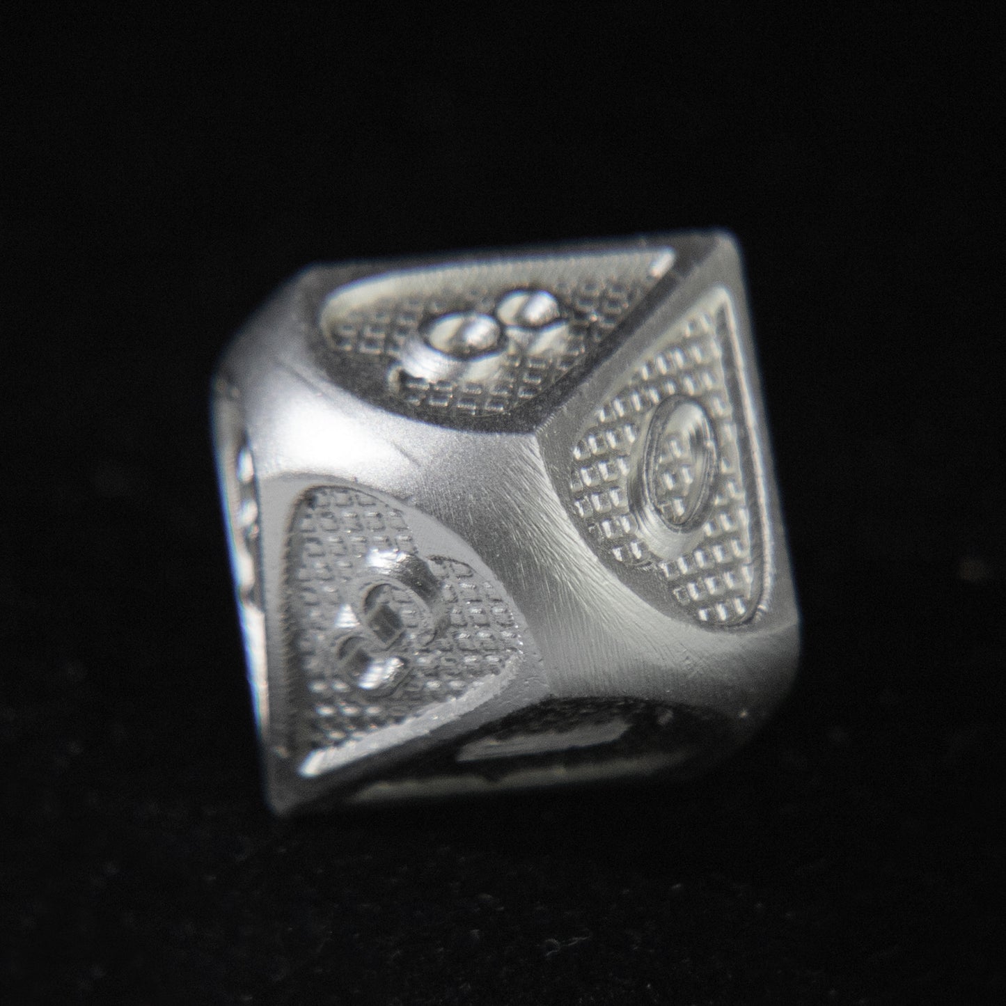 D&D Hollowed Metal Dice Set Love (Solid)