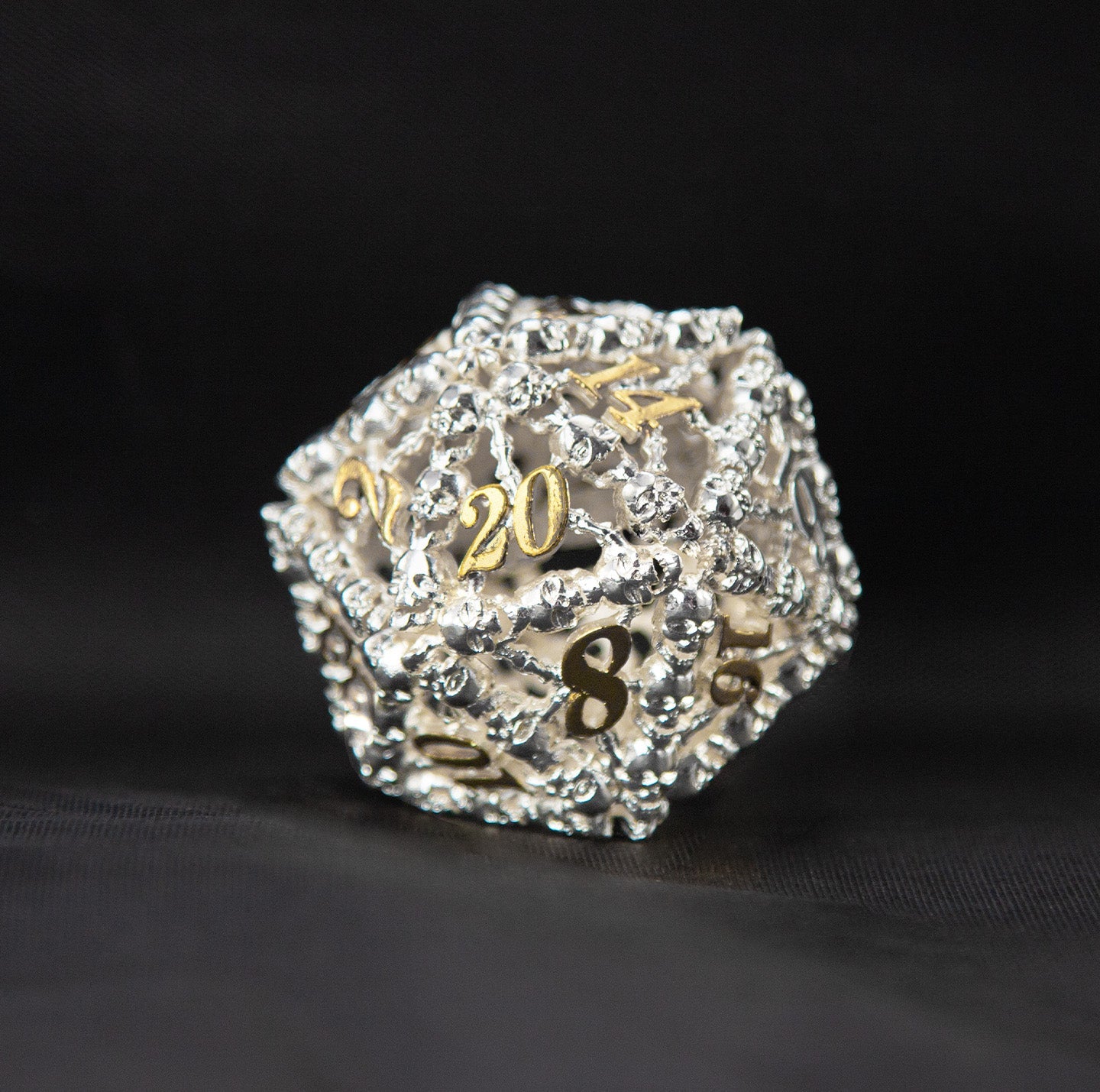 中空白翡翠 D20 — 41 mm 