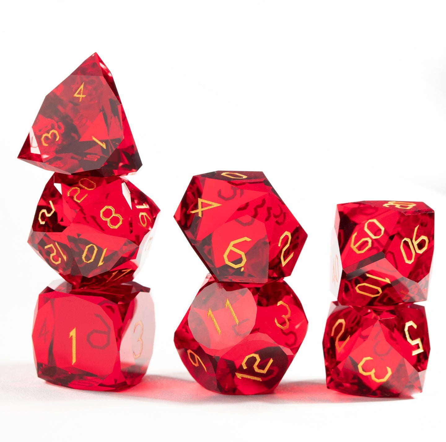 Ensemble de 7 dés en cristal rouge taillé en diamant 
