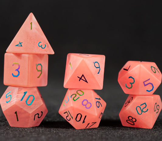 Ensemble de 7 dés polyédriques en verre rouge pastèque 