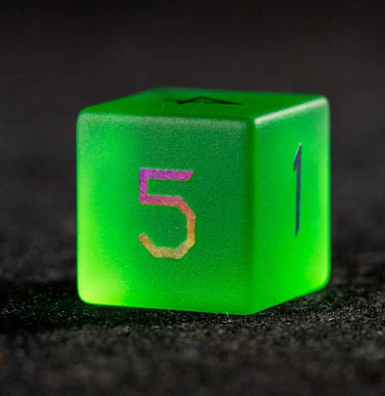 Ensemble de 7 dés polyédriques en verre plaqué vert émeraude 