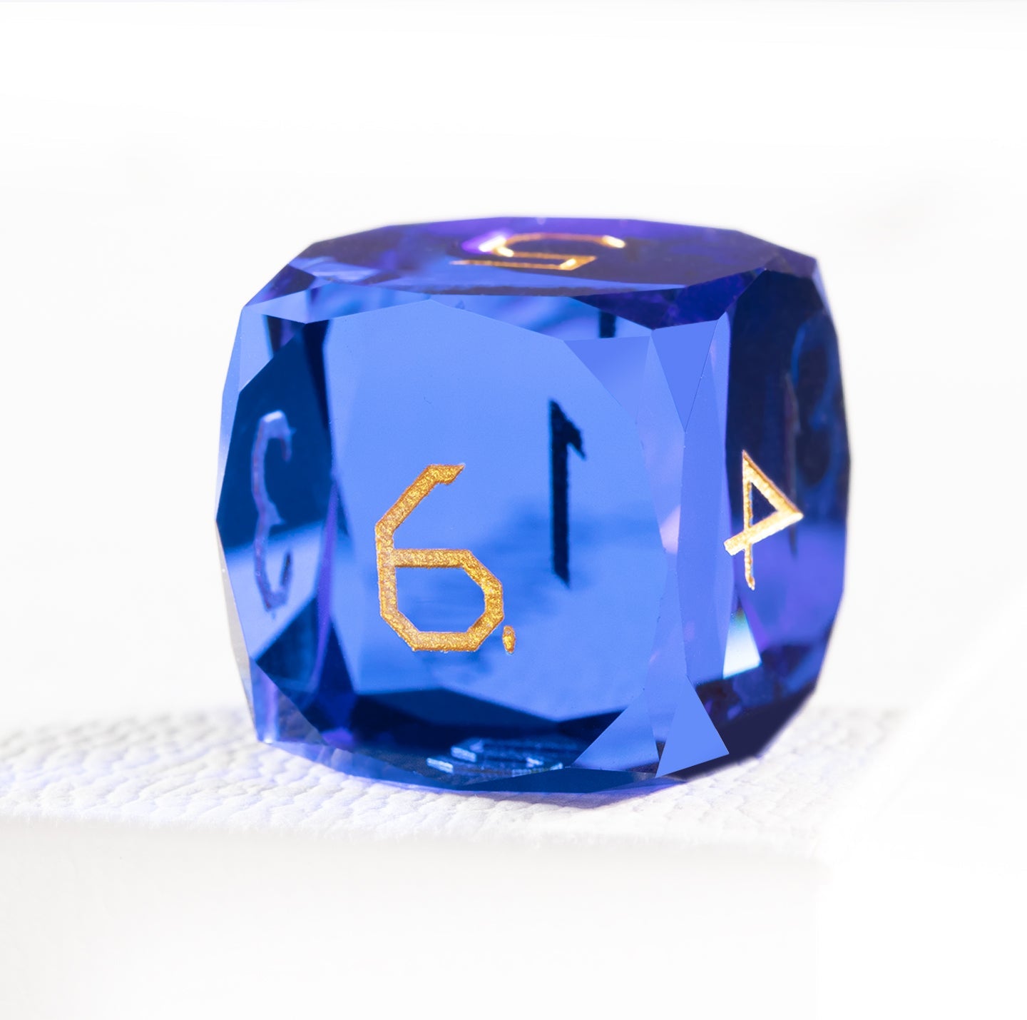Ensemble de 7 dés en cristal bleu royal taillé en diamant 