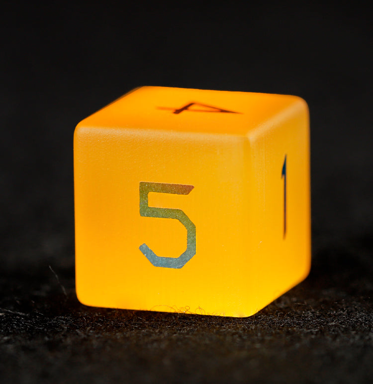 Ensemble de 7 dés polyédriques plaqués œil de chat doré 