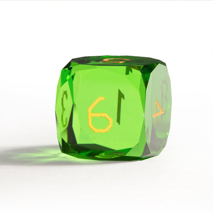 Ensemble de 7 dés en cristal vert taillé en diamant 