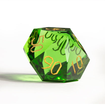Ensemble de 7 dés en cristal vert taillé en diamant 