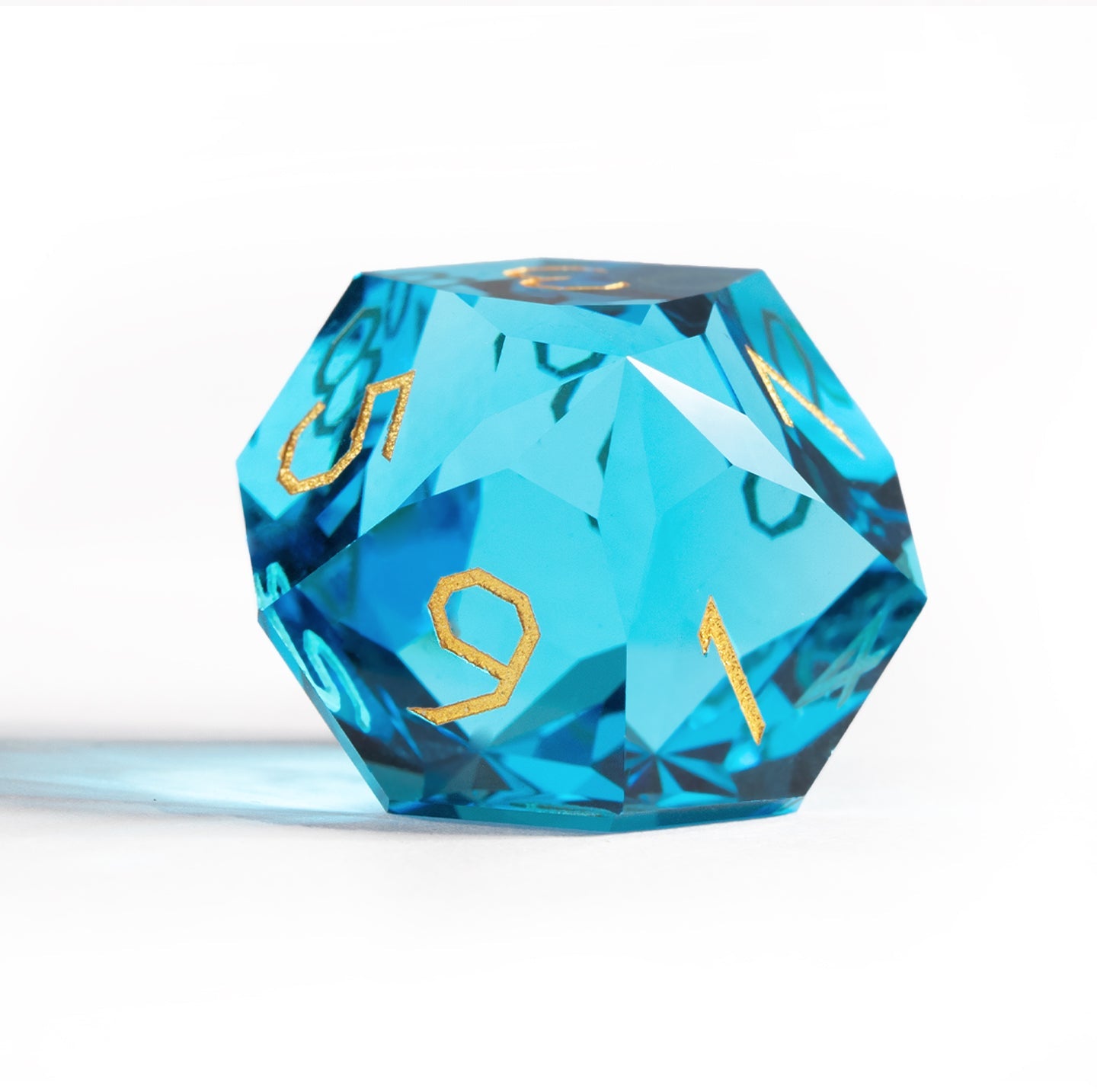 Ensemble de 7 dés en cristal bleu mer taillé en diamant 