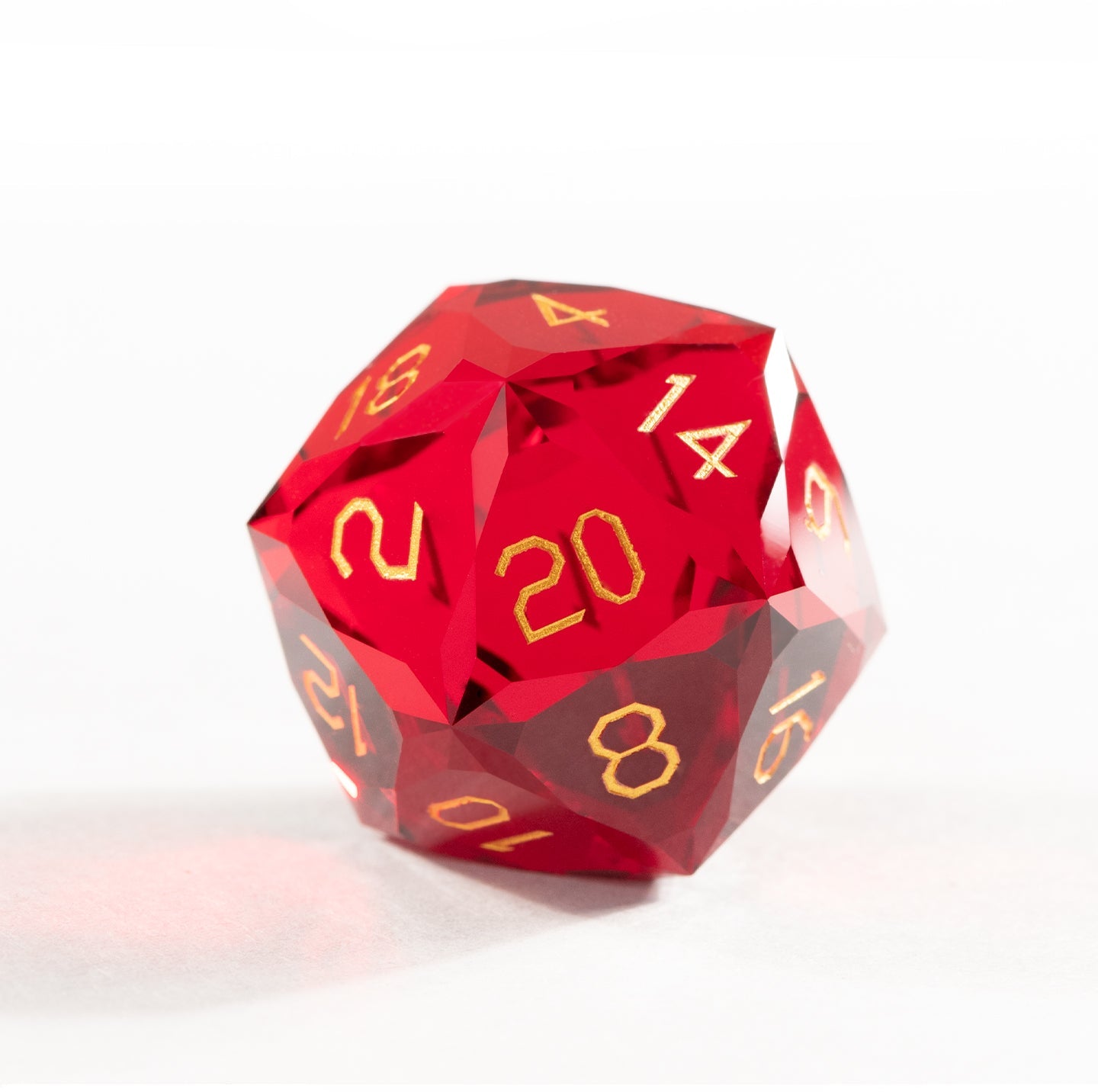 Ensemble de 7 dés en cristal rouge taillé en diamant 