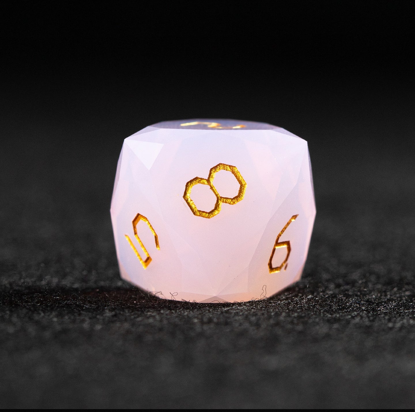 Ensemble de 7 dés en opale rose taillée en diamant 