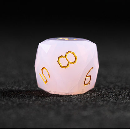 Ensemble de 7 dés en opale rose taillée en diamant 