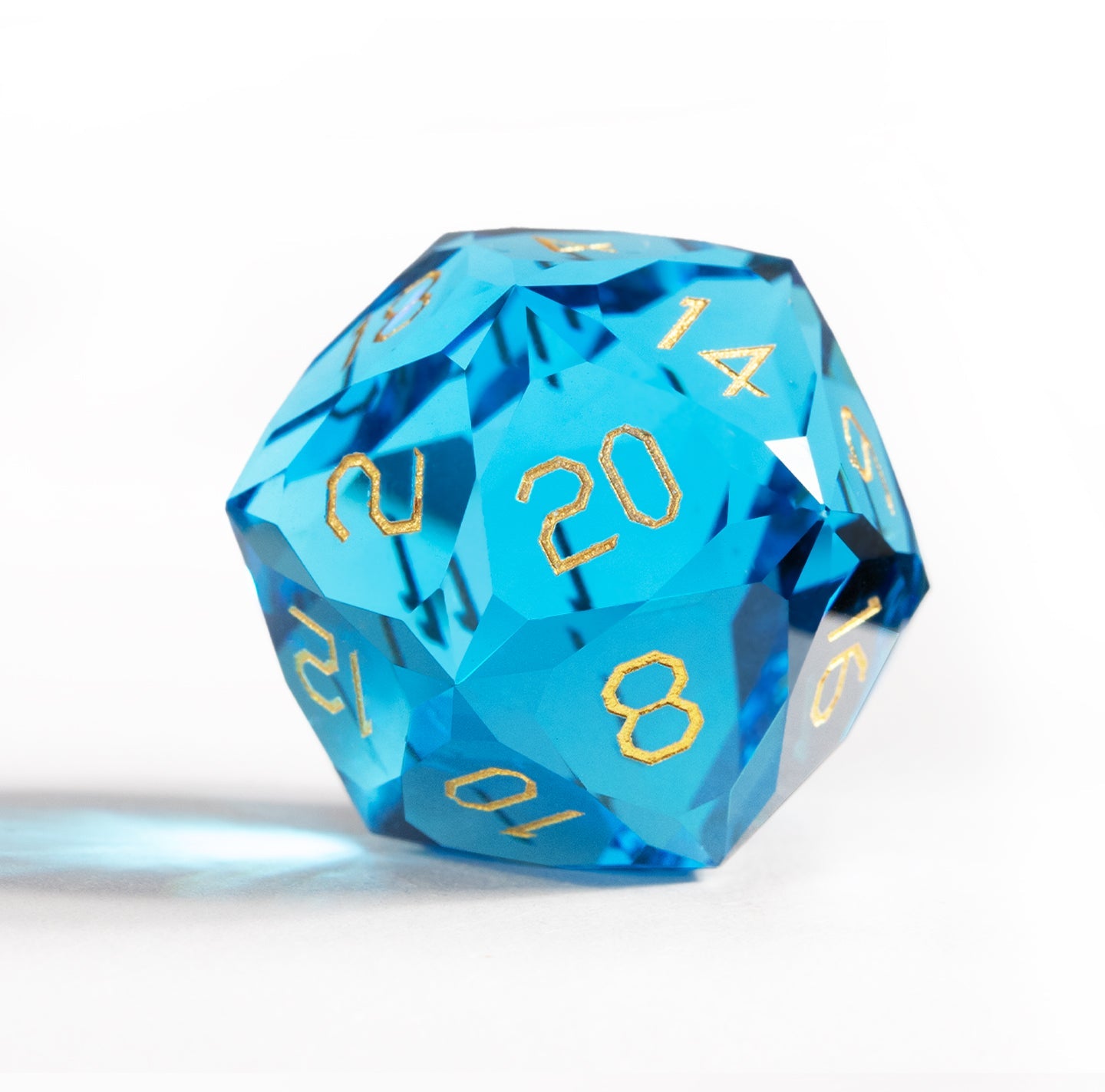 Ensemble de 7 dés en cristal bleu mer taillé en diamant 