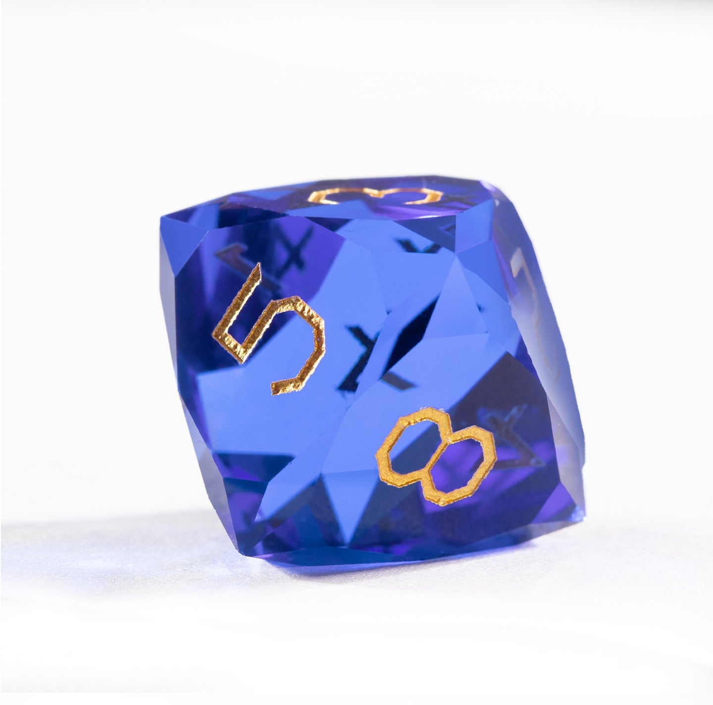 Ensemble de 7 dés en cristal bleu royal taillé en diamant 