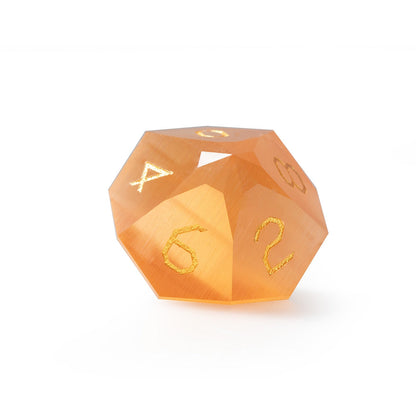 Ensemble de 7 dés en cristal œil-de-chat ambré taillés en diamant 