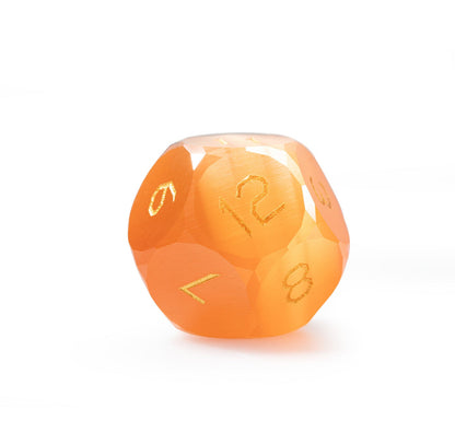 Ensemble de 7 dés en cristal œil-de-chat ambré taillés en diamant 