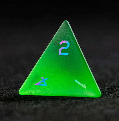 Ensemble de 7 dés polyédriques en verre plaqué vert émeraude 