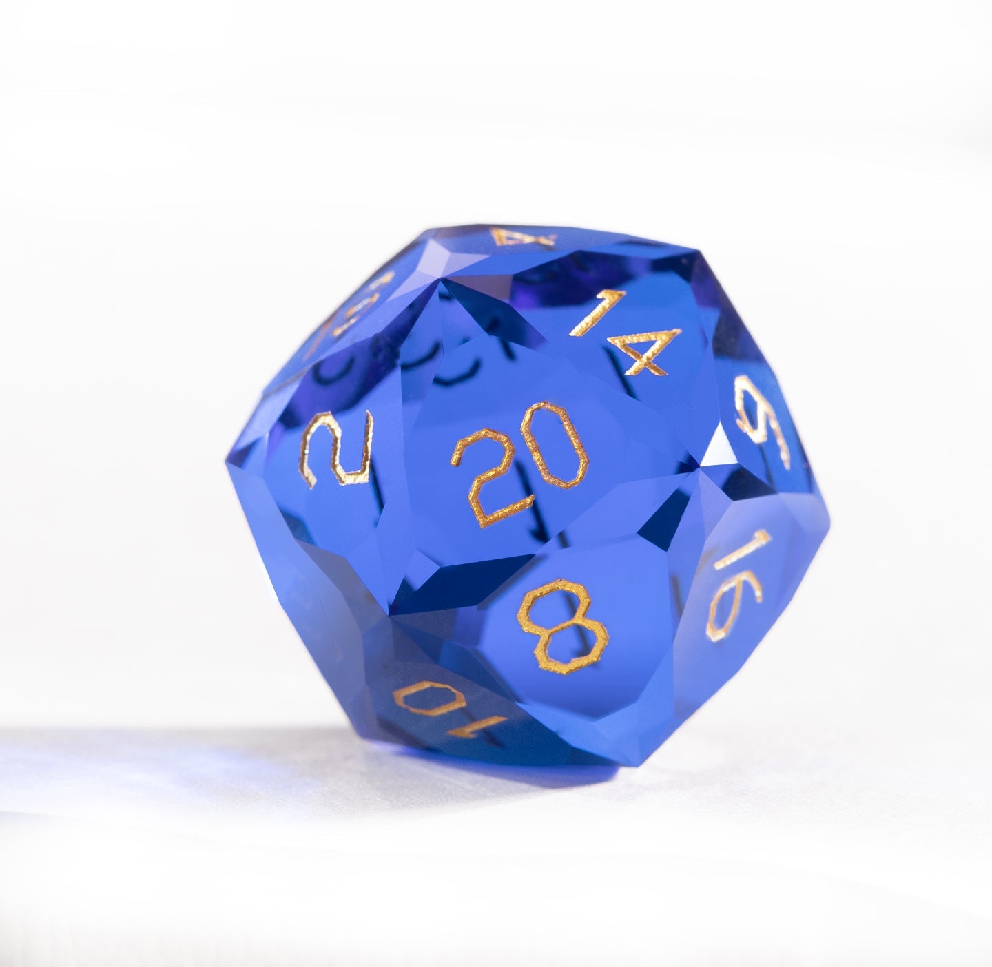 Ensemble de 7 dés en cristal bleu royal taillé en diamant 