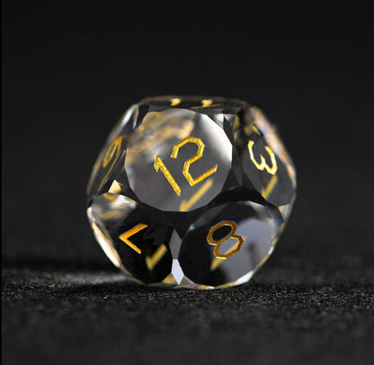 Ensemble de 7 dés en verre blanc taillés en diamant 