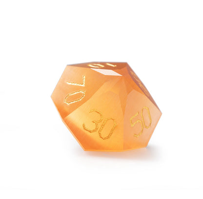 Ensemble de 7 dés en cristal œil-de-chat ambré taillés en diamant 