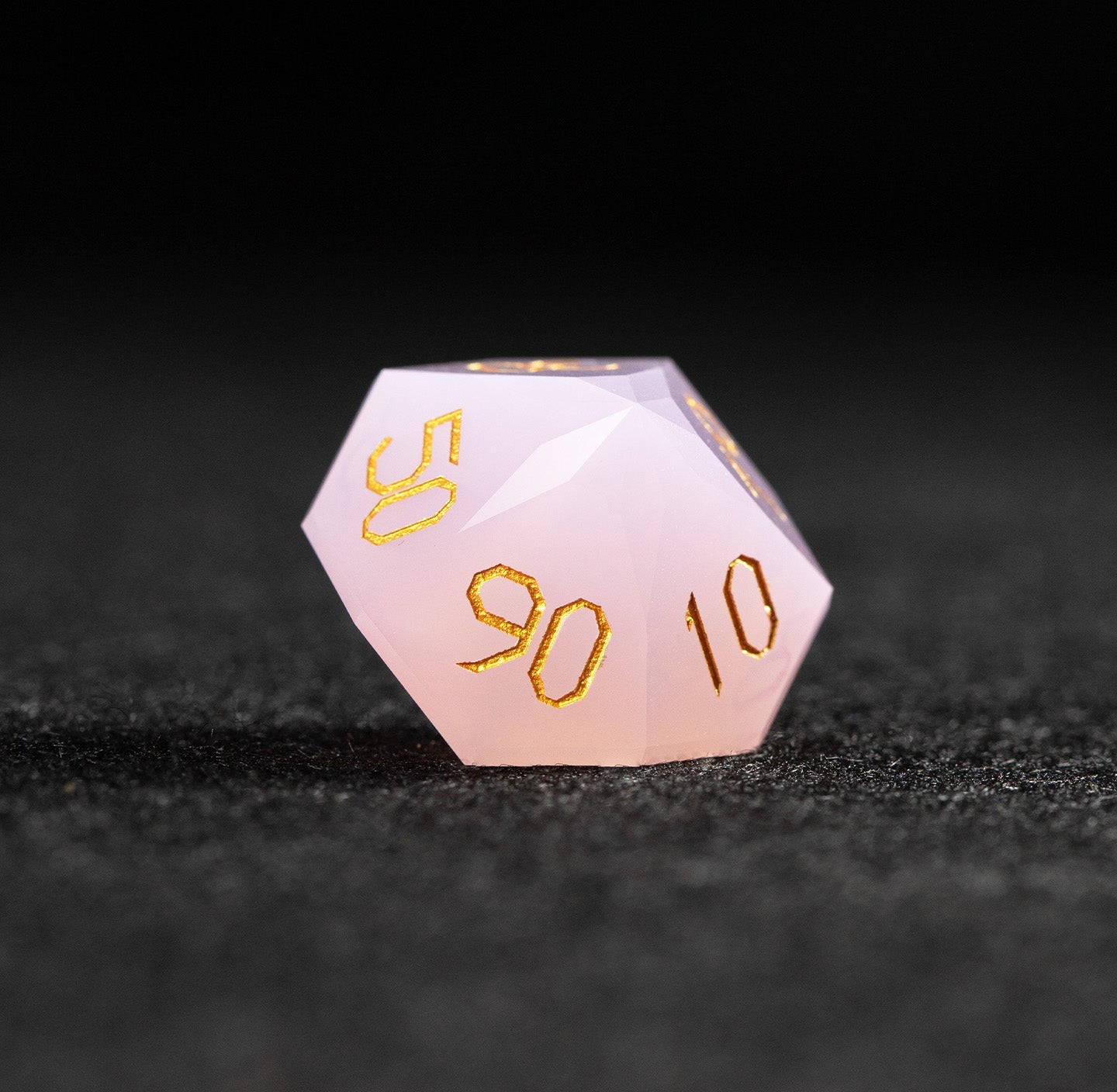 Ensemble de 7 dés en opale rose taillée en diamant 