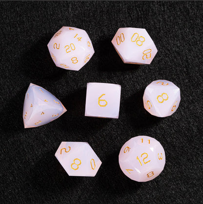 Ensemble de 7 dés en opale rose taillée en diamant 