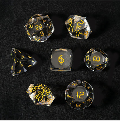 Ensemble de 7 dés en verre blanc taillés en diamant 