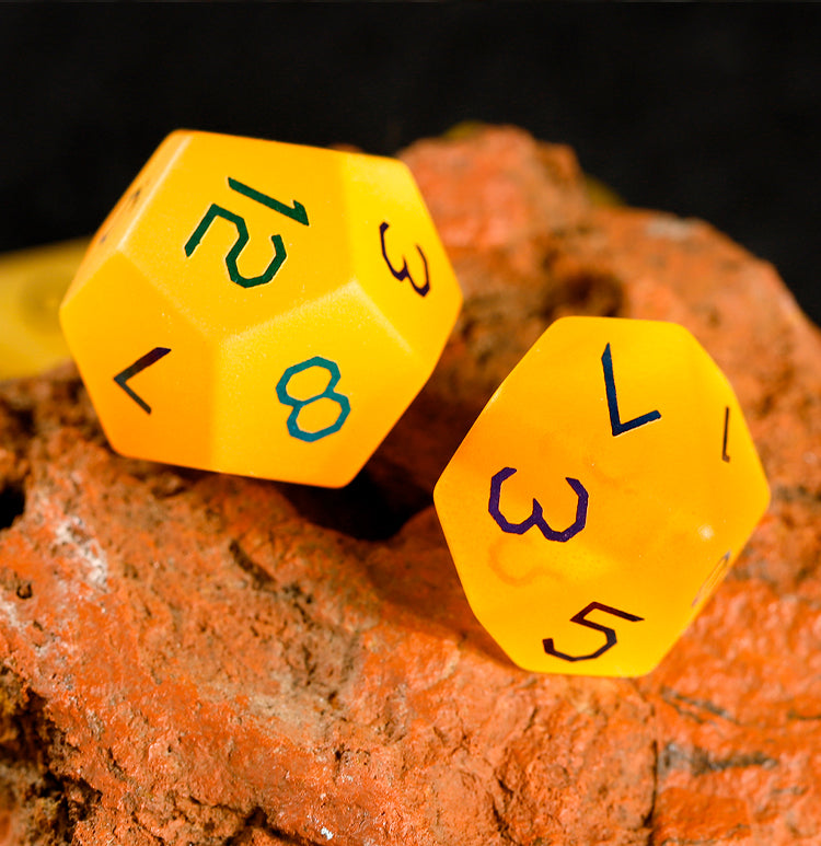 Ensemble de 7 dés polyédriques plaqués œil de chat doré 