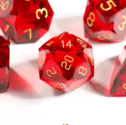 Ensemble de 7 dés en cristal rouge taillé en diamant 