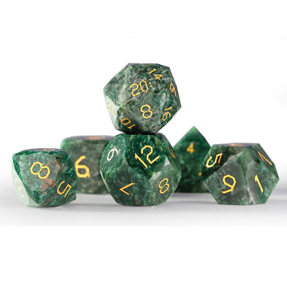 Ensemble de 7 dés en jade africain taillé en diamant 