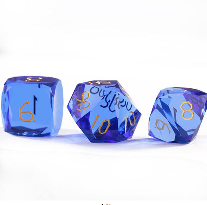 Ensemble de 7 dés en cristal bleu royal taillé en diamant 