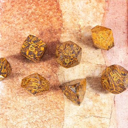 Ensemble de 7 dés en jade doré à facettes diamantées
