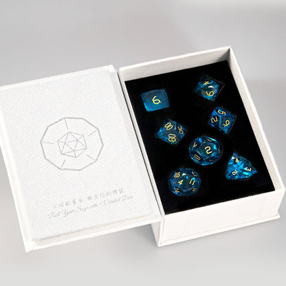 Ensemble de 7 dés en cristal bleu mer taillé en diamant 