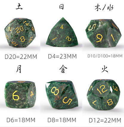 Ensemble de 7 dés en jade africain taillé en diamant 