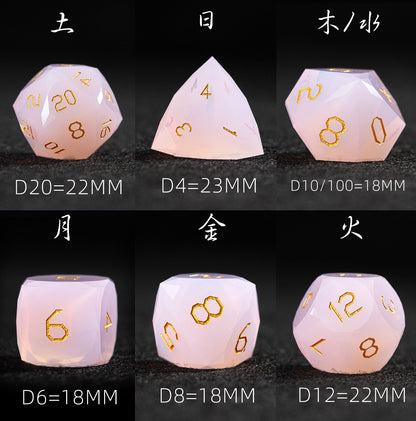 Ensemble de 7 dés en opale rose taillée en diamant 