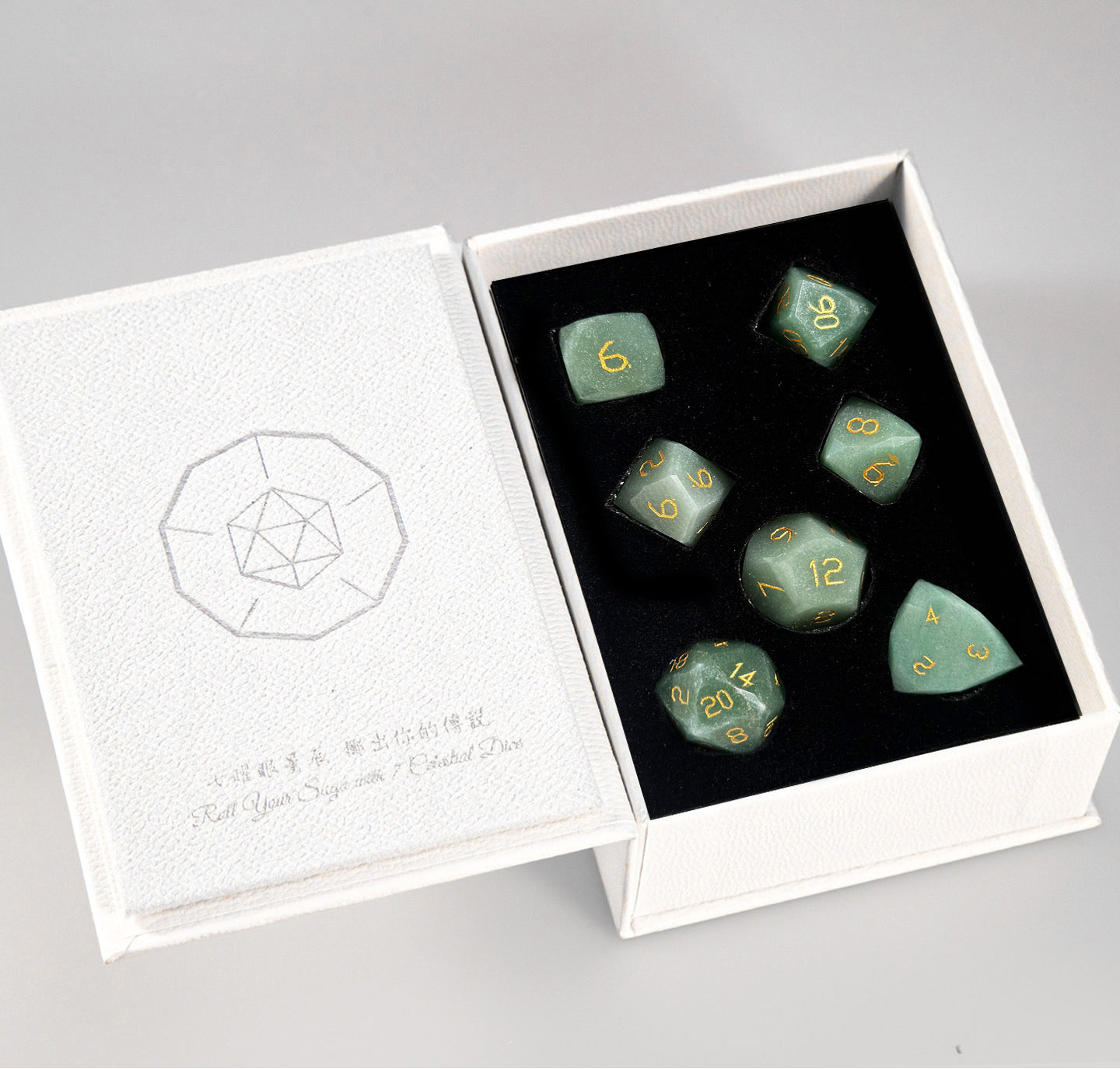 Ensemble de 7 dés en aventurine verte taillée en diamant 