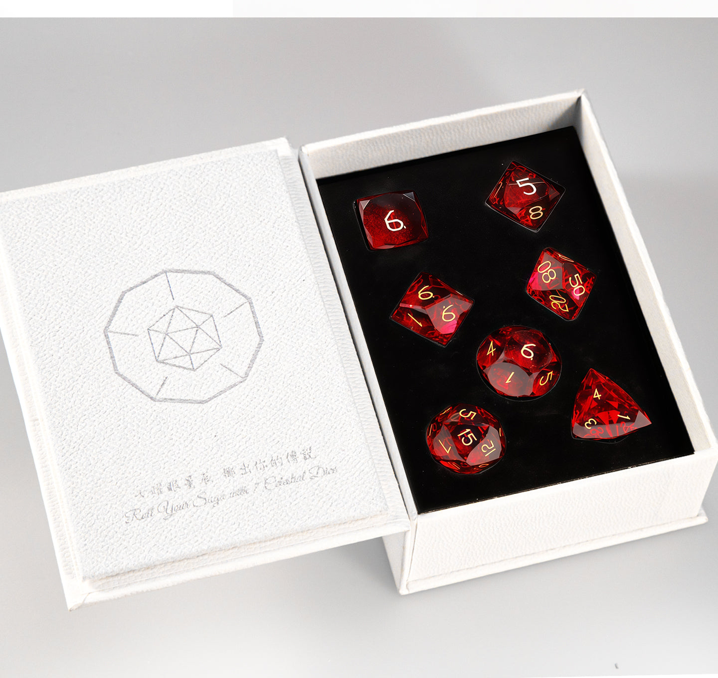 Ensemble de 7 dés en cristal rouge taillé en diamant 