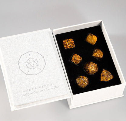 Ensemble de 7 dés en jade doré à facettes diamantées