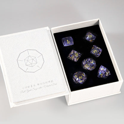 Ensemble de 7 dés en verre améthyste taillé en diamant 