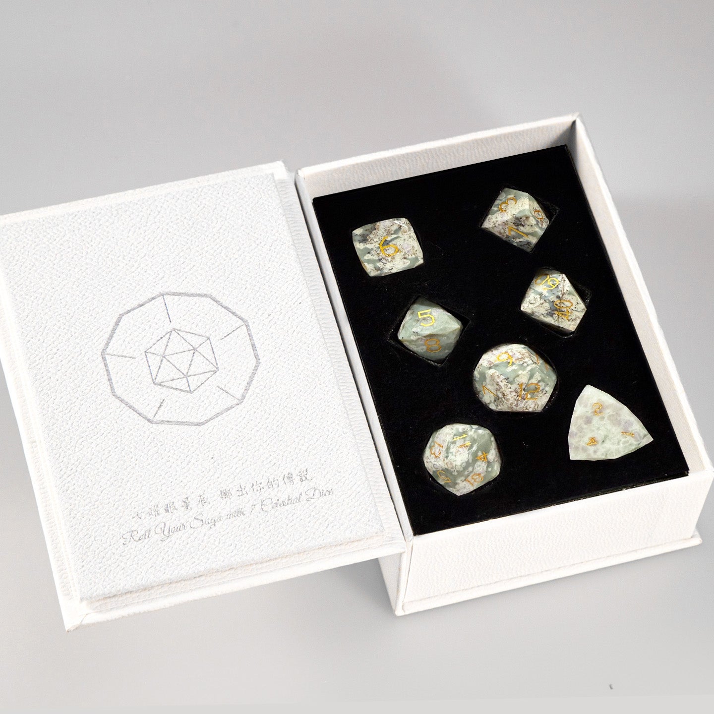 Ensemble de 7 dés en jade à facettes diamantées, motif fleur de prunier 