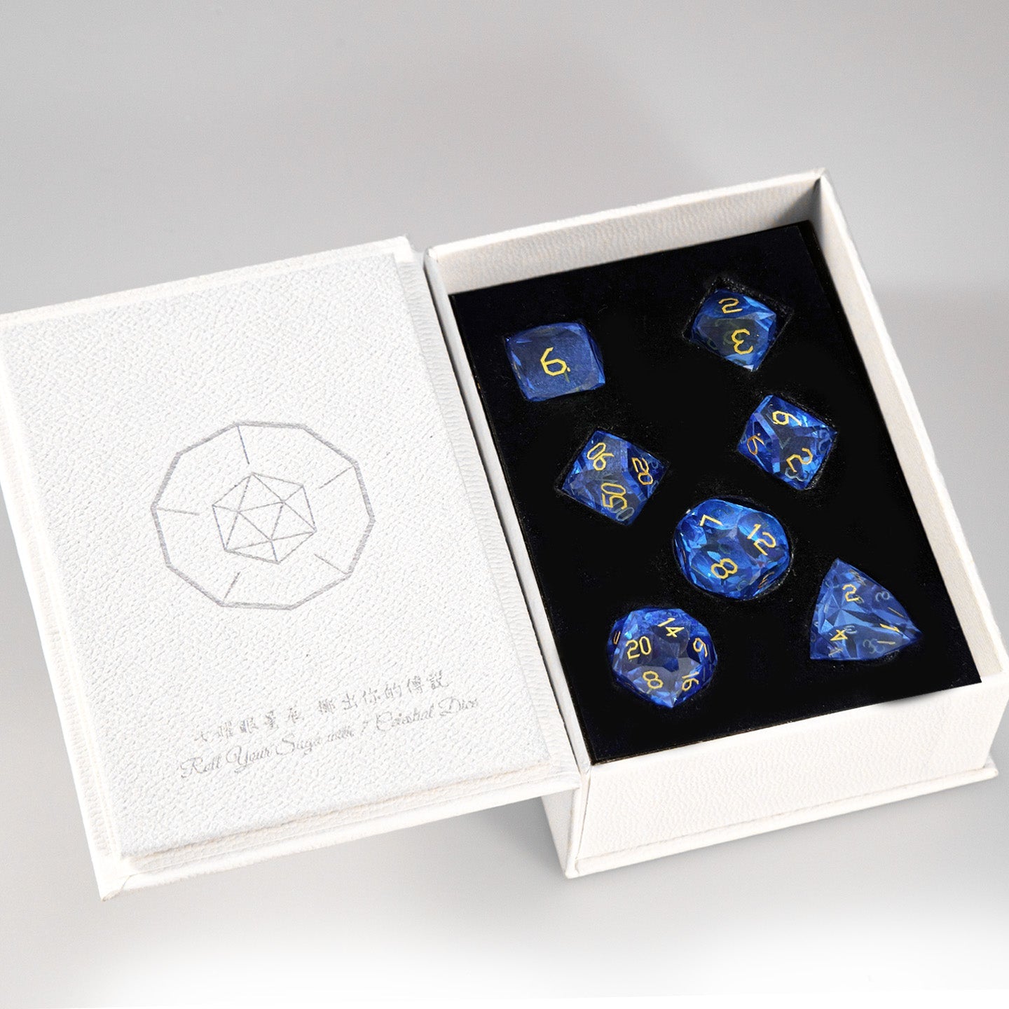 Ensemble de 7 dés en cristal bleu turquoise taillés en diamant 