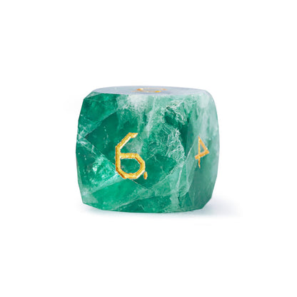 Ensemble de 7 dés en fluorite verte taillée en diamant 