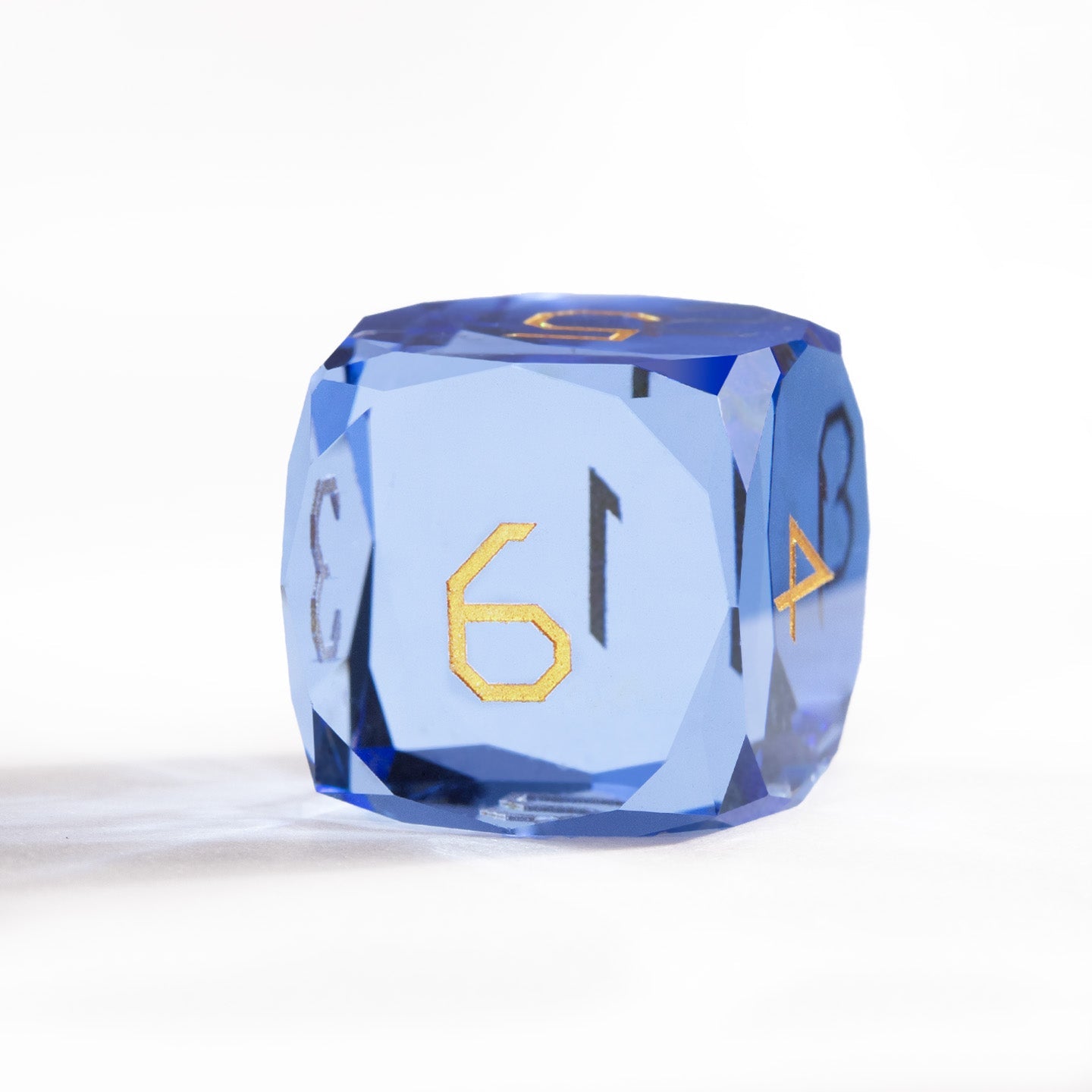 Ensemble de 7 dés en cristal bleu turquoise taillés en diamant 
