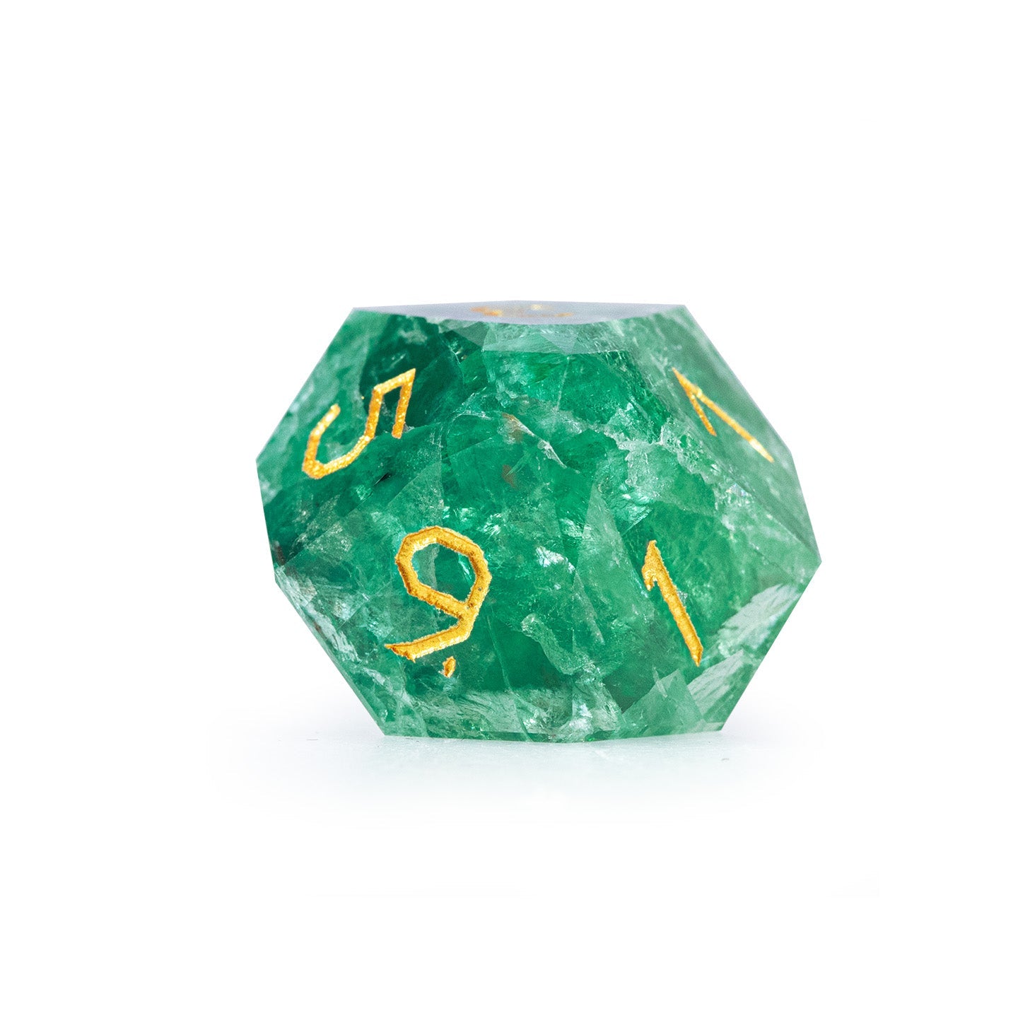 Ensemble de 7 dés en fluorite verte taillée en diamant 