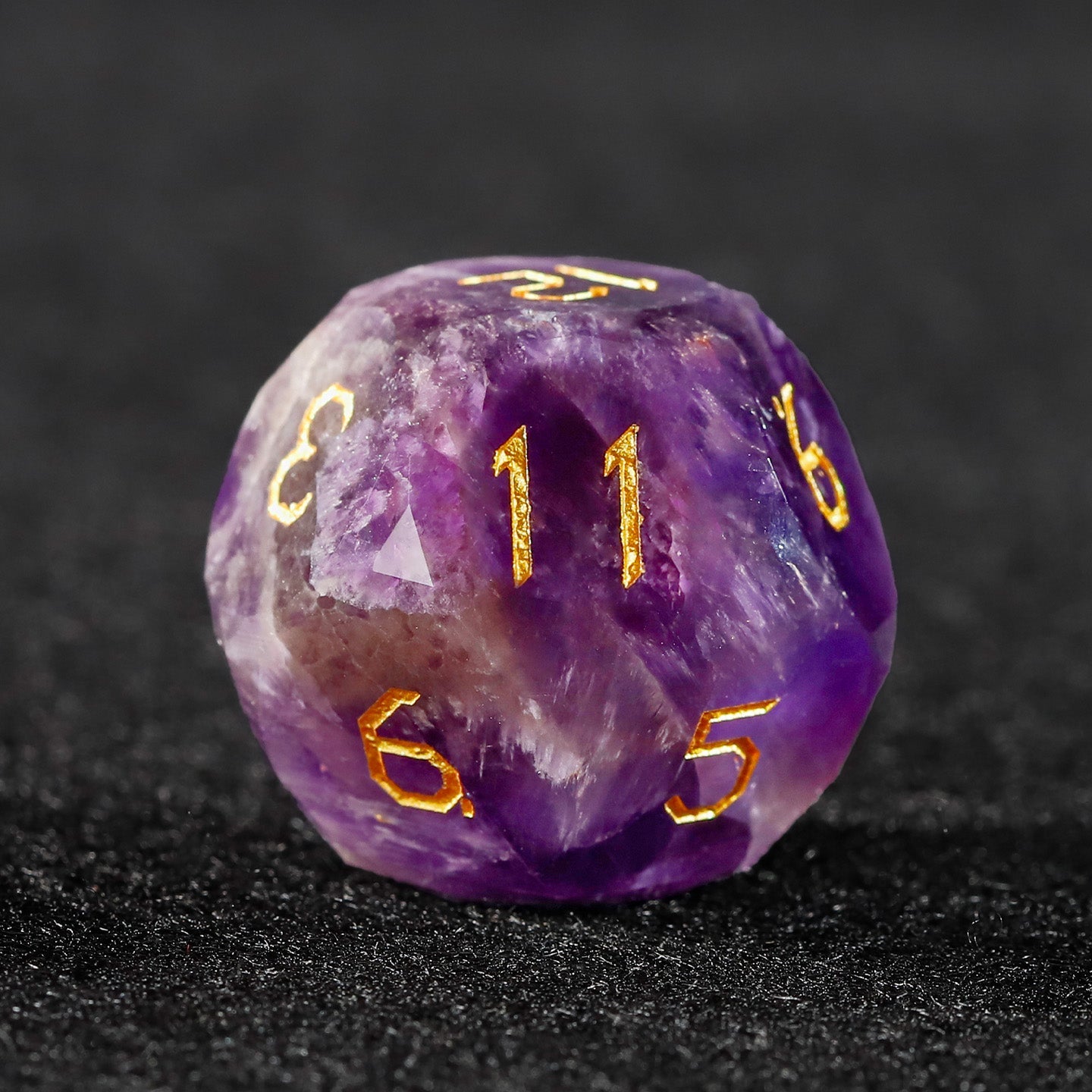 Ensemble de 7 dés en verre Liuli violet taillé en diamant 