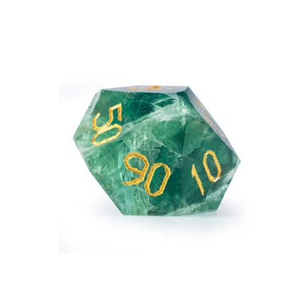 Ensemble de 7 dés en fluorite verte taillée en diamant 