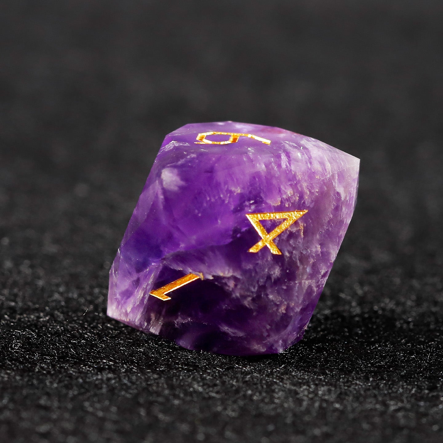 Ensemble de 7 dés en verre Liuli violet taillé en diamant 