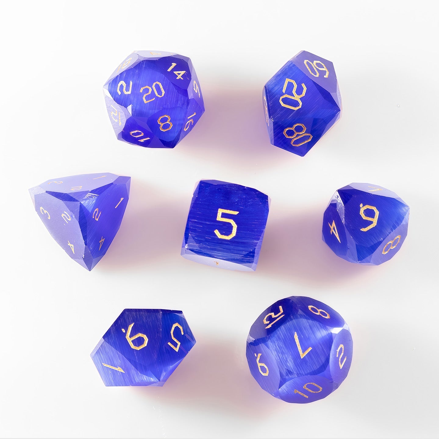 Ensemble de 7 dés en cristal œil-de-chat bleu royal taillés en diamant 