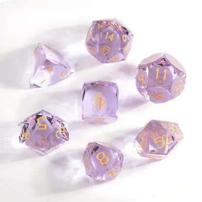 Ensemble de 7 dés en verre améthyste taillé en diamant 