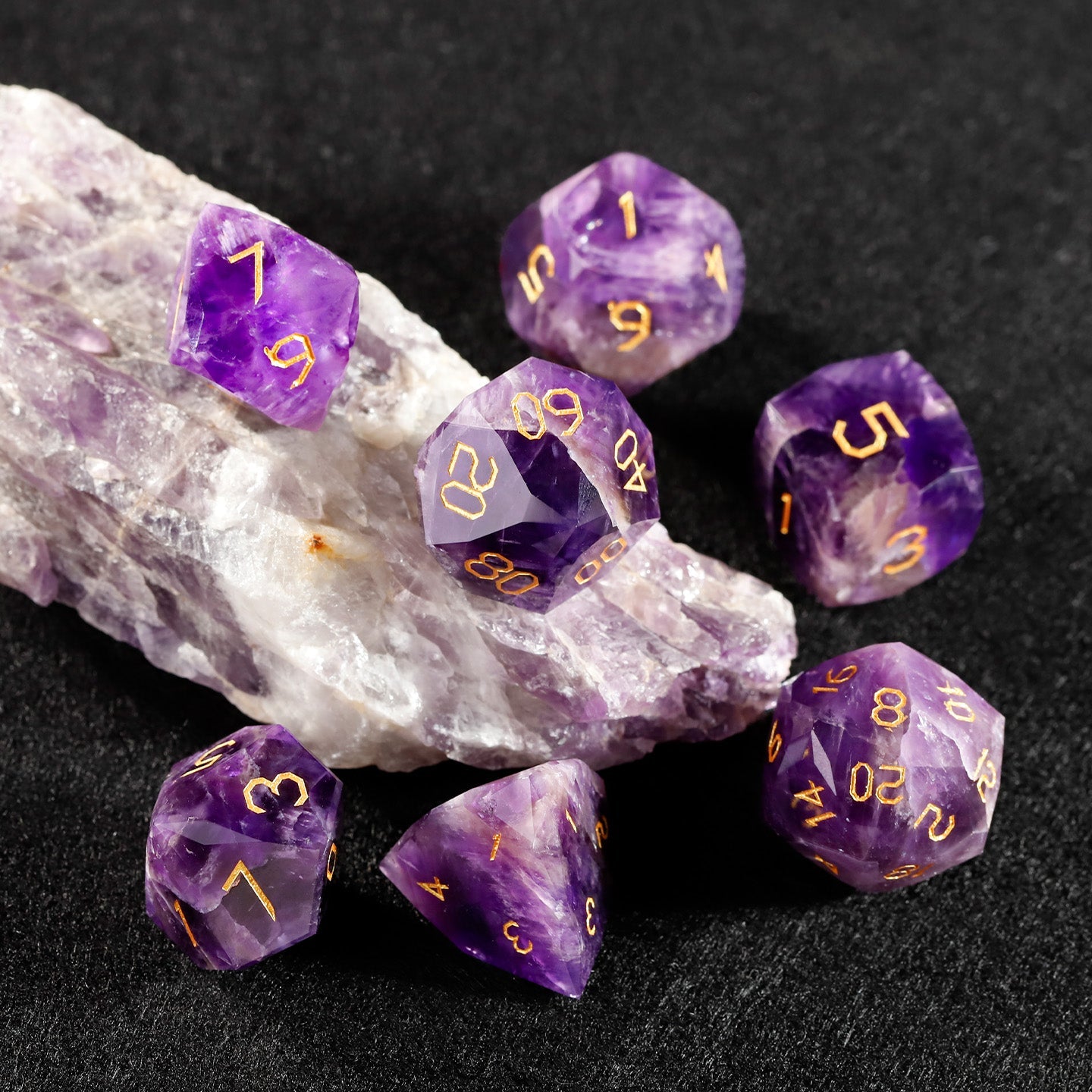 Ensemble de 7 dés en verre Liuli violet taillé en diamant 