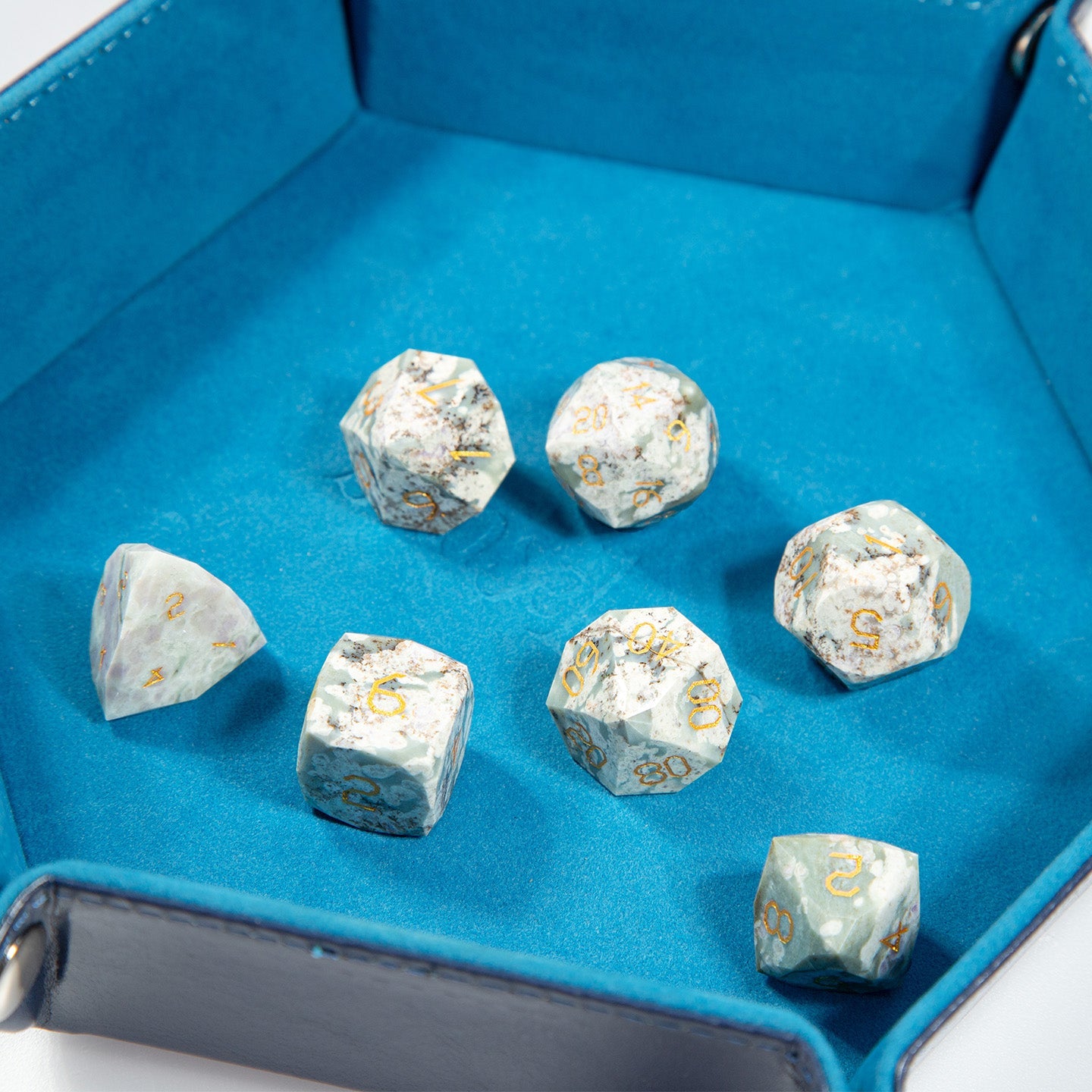 Ensemble de 7 dés en jade à facettes diamantées, motif fleur de prunier 