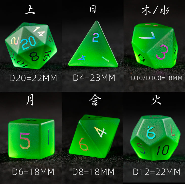 Ensemble de 7 dés polyédriques en verre plaqué vert émeraude 