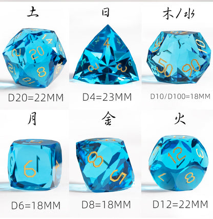 Ensemble de 7 dés en cristal bleu mer taillé en diamant 